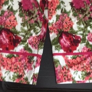 Bandolino floral capris